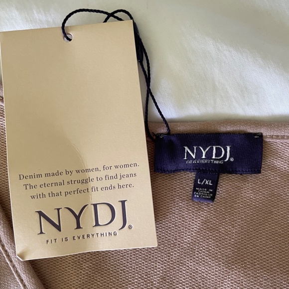 NYDJ Shorts Lounge Set - Picture 3 of 4